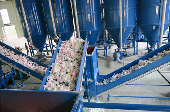 Línea triple de emisión de PE de espuma de reciclaje y máquina redondeada de burbuja