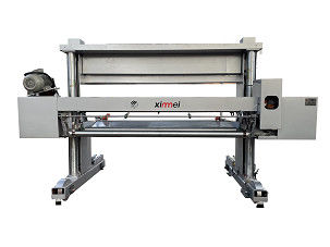 2200mm SKD11 Máquina de corte de cuchilla Pu Guía de rodadura lineal División horizontal
