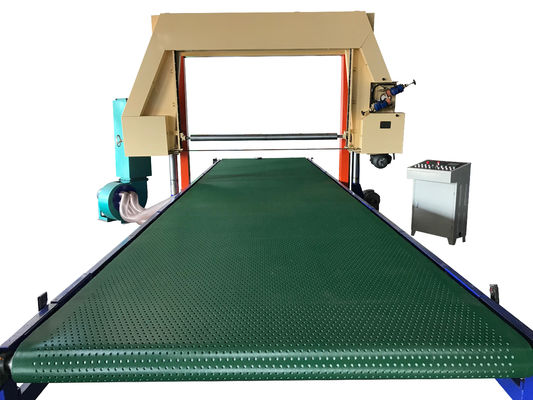 Cortadora de espuma horizontal con tamaño de corte de 3000*2000 mm y alimentación estable por succión de vacío a través de cinta transportadora suave