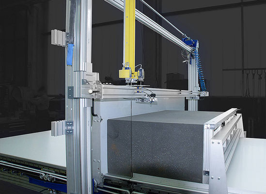 Esponja vertical recta gran cortador de espuma CNC Siemens Control de la mesa de trabajo giratoria